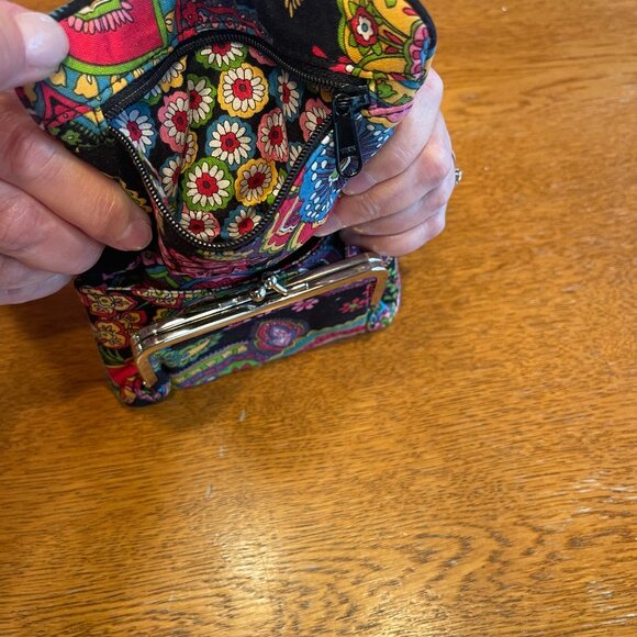 Vera Bradley Taxi Wallet with Kiss lock in symphony and hue - Picture 4 of 5